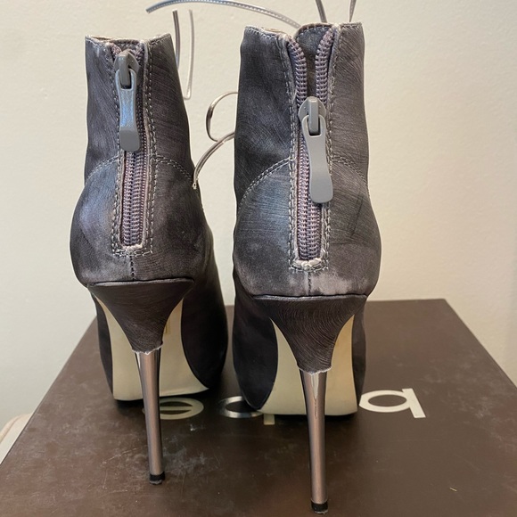 Bebe Kayla Lace Up Satin Spiked Heel Boots Size 9 - Picture 3 of 4